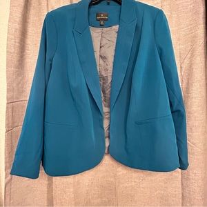 All orders ship in the  next 1-3 business days! 
Teal Worthington Blazer